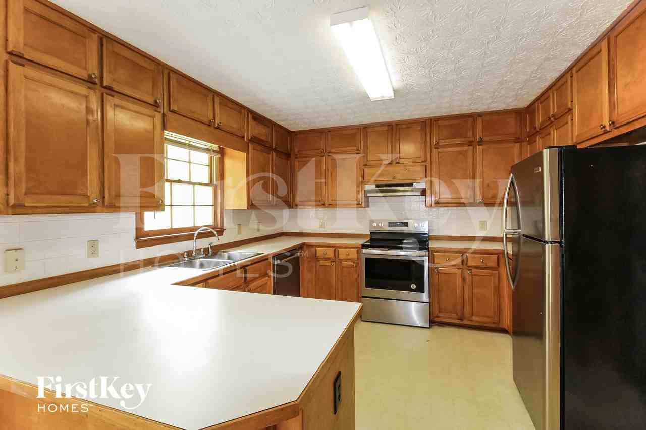 1845 Rockside Ln - Photo 6 of 18