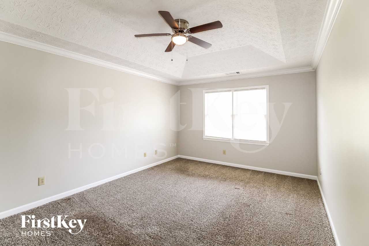 1845 Rockside Ln - Photo 7 of 18
