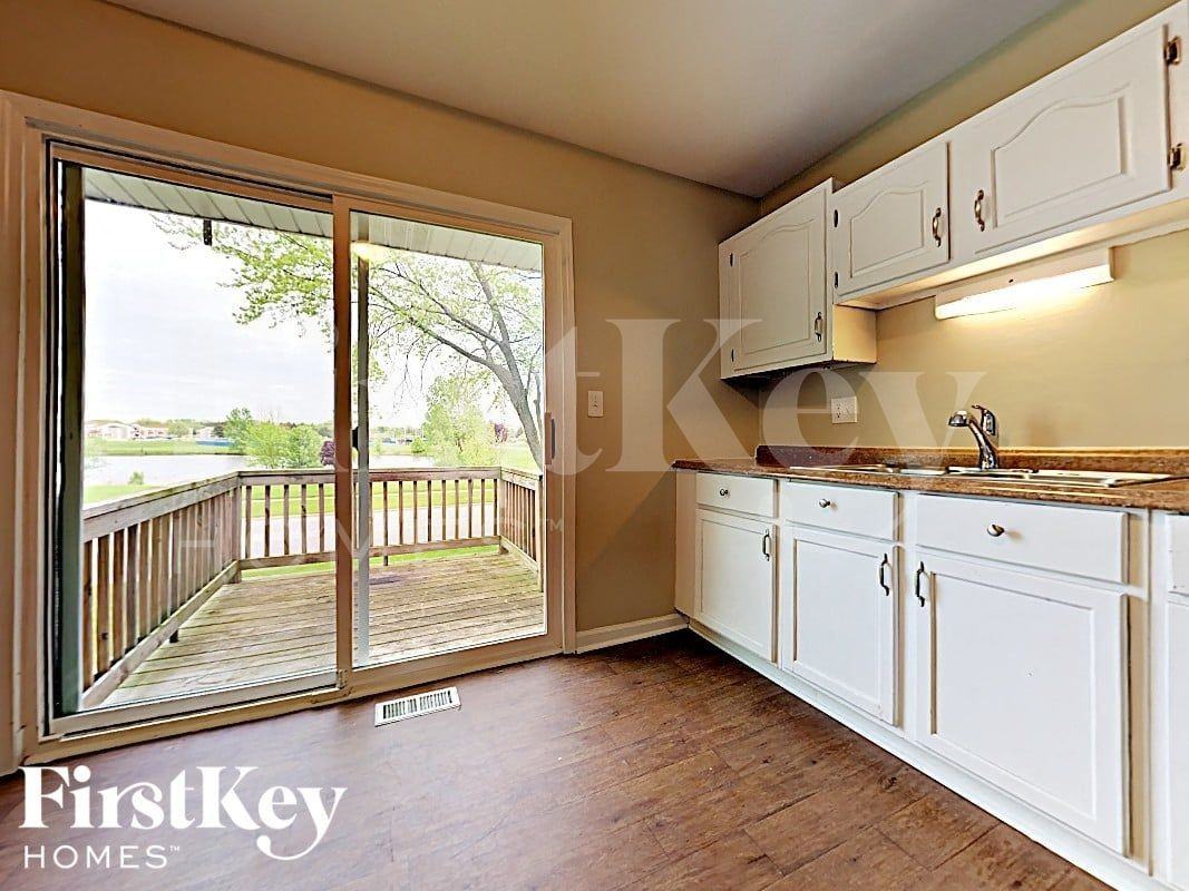 1838 Ashwood Ln - Photo 4 of 17