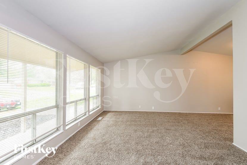 1520 Ascot Ter - Photo 3 of 16