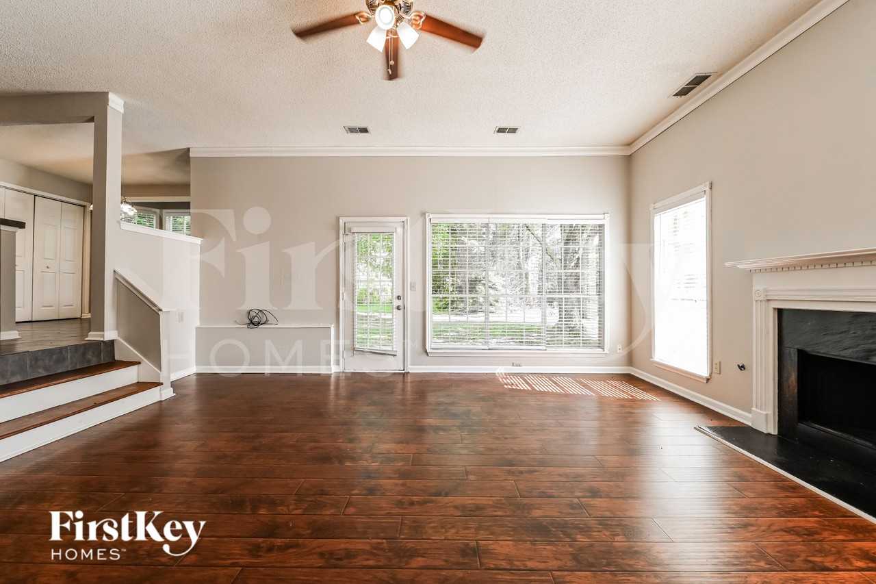 139 The Esplanade Way Sw - Photo 3 of 16