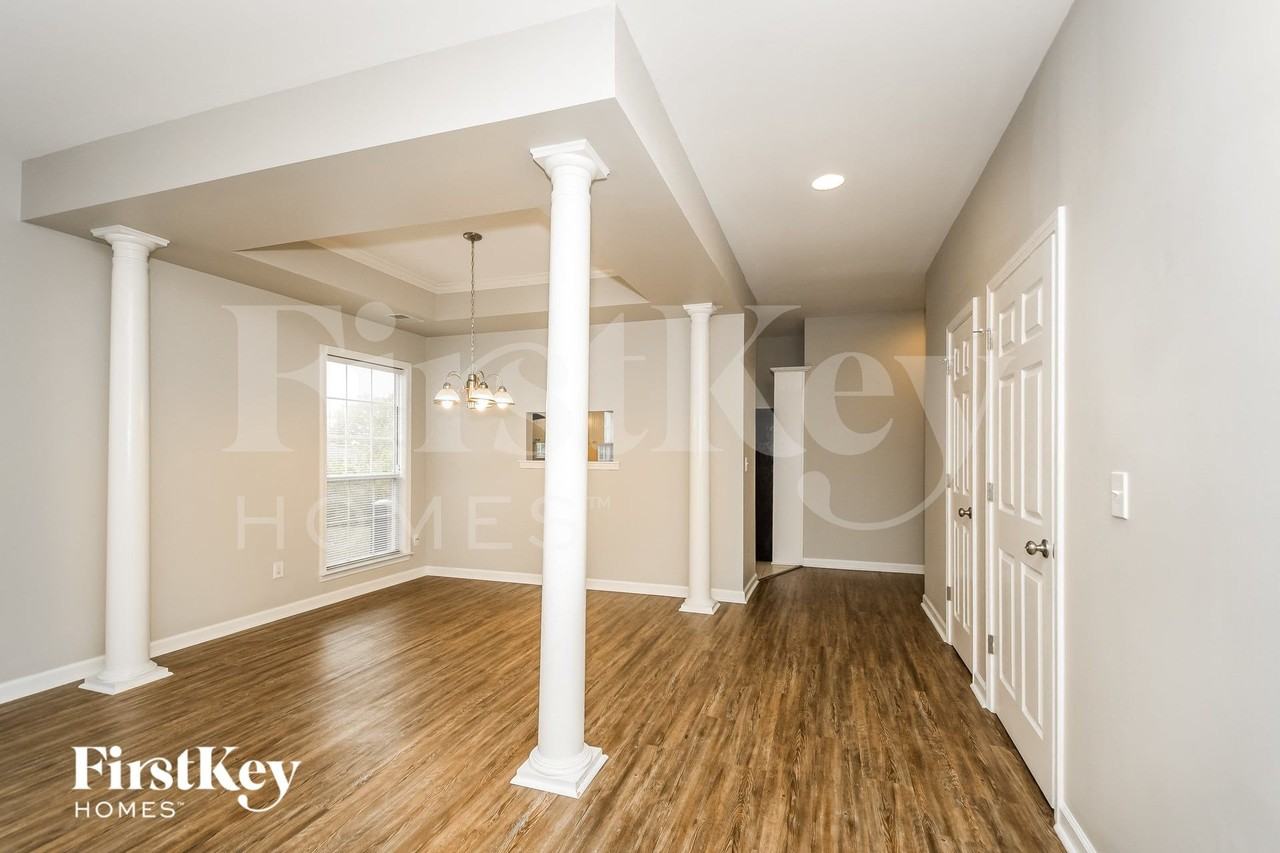 117 Cobblestone Ter - Photo 2 of 15