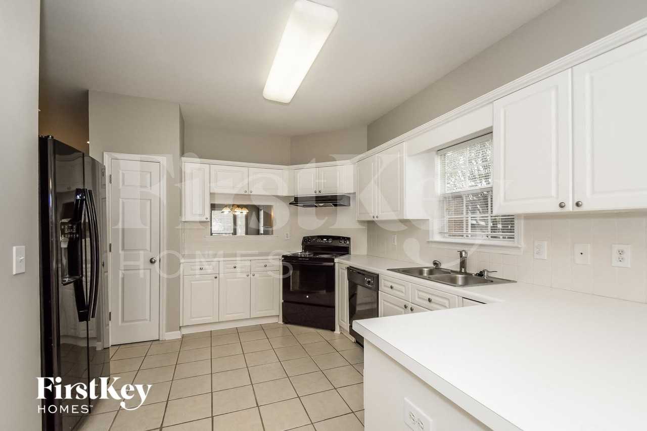 117 Cobblestone Ter - Photo 4 of 15