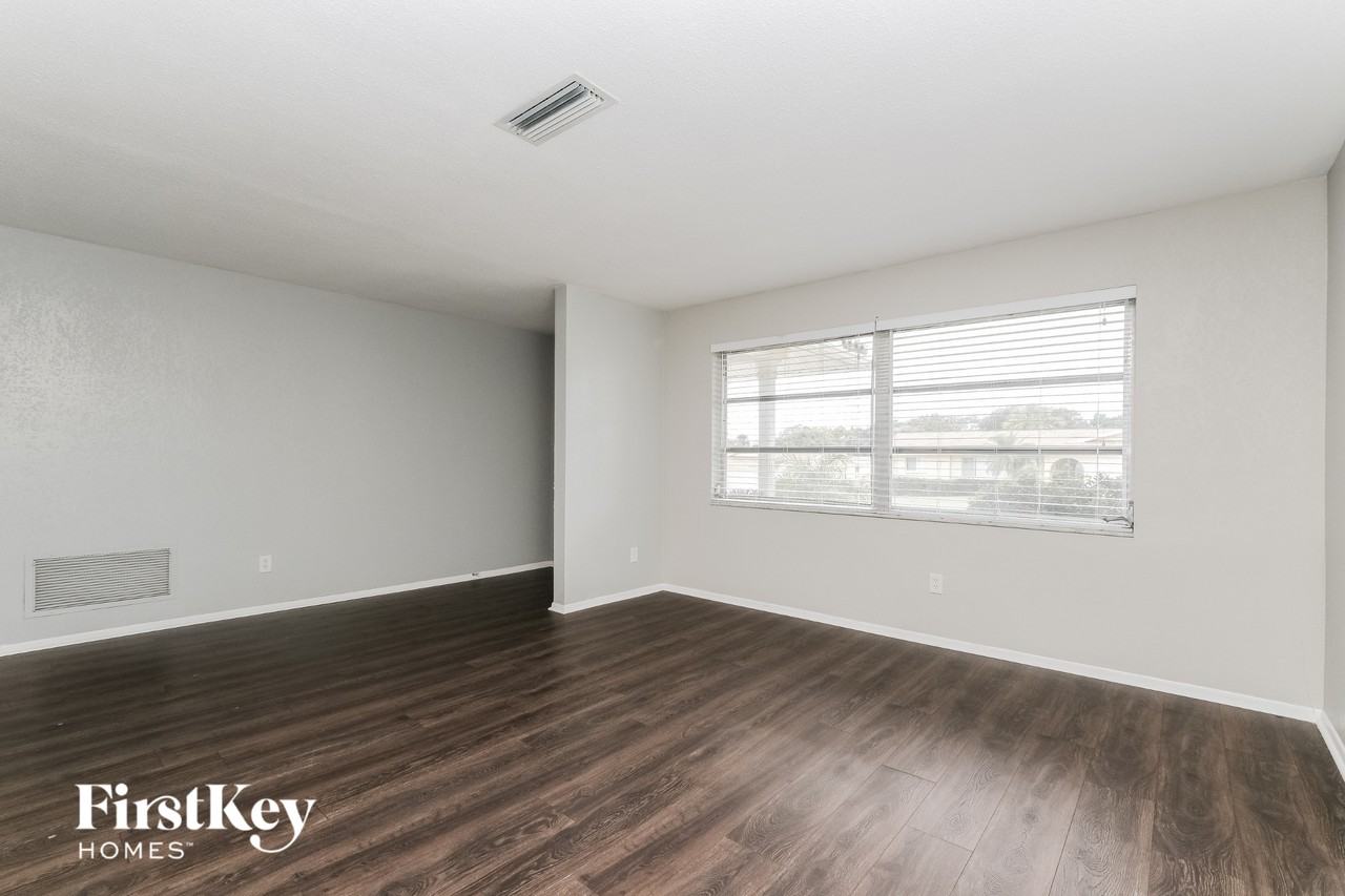 11341 144th St - Photo 3 of 15