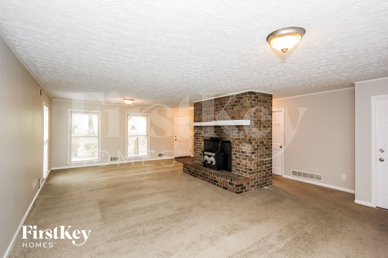 1105 Honeysuckle Dr - Photo 2 of 18