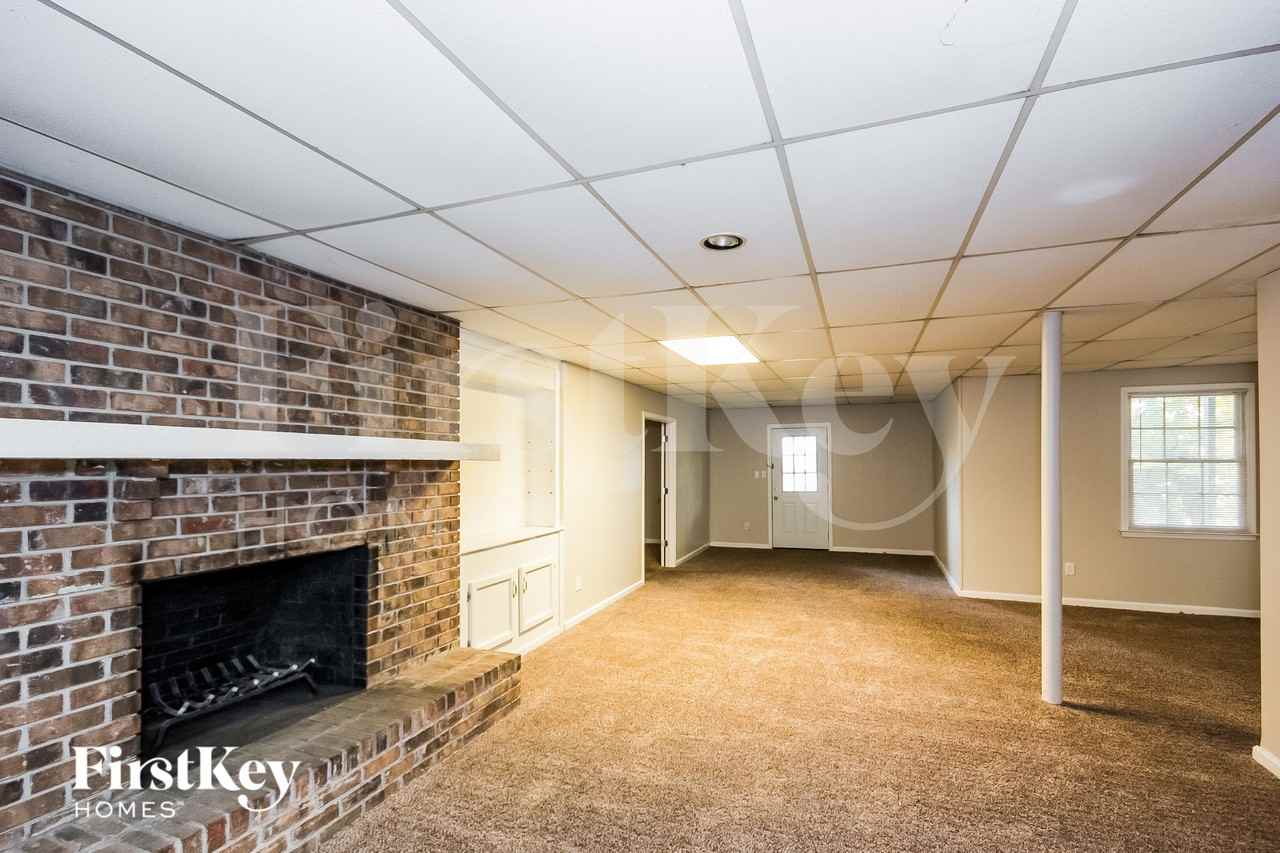 1105 Honeysuckle Dr - Photo 4 of 18