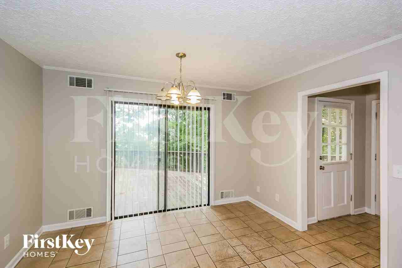 1105 Honeysuckle Dr - Photo 5 of 18