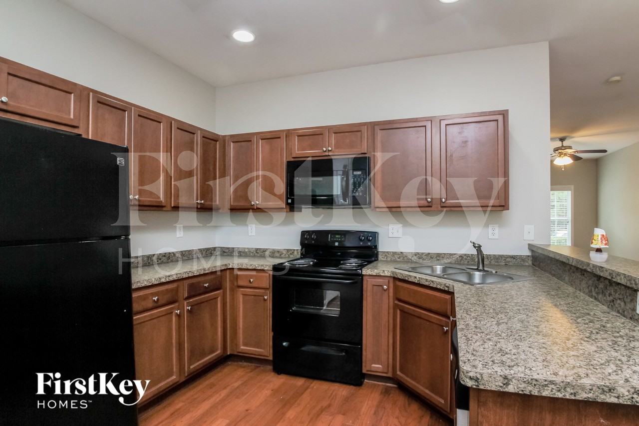 10140 Benton Woods Dr Bldg A #4 - Photo 5 of 15