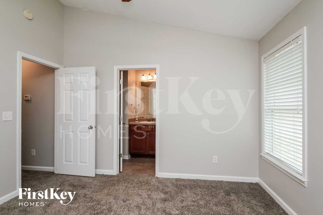 10140 Benton Woods Dr Bldg A #4 - Photo 6 of 15