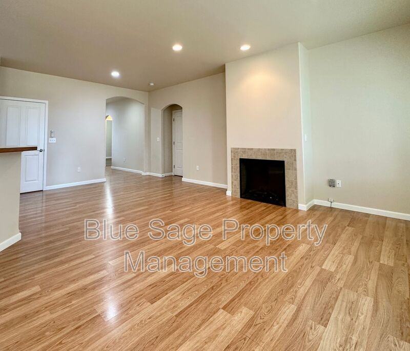 50 Goldenrod Ln - Photo 5 of 19
