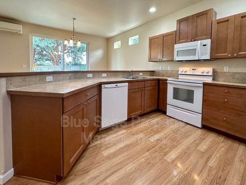 50 Goldenrod Ln - Photo 7 of 19