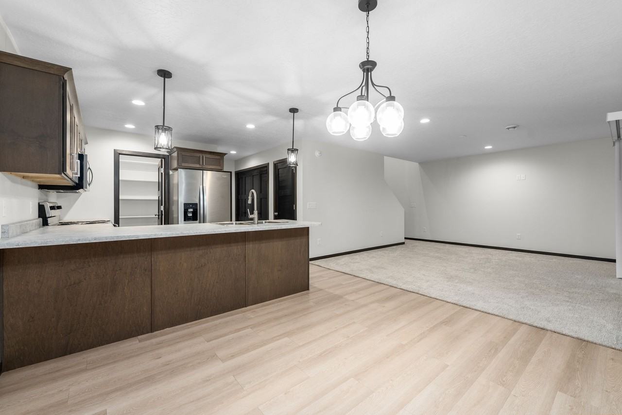 5503 W Liberator Cir - Photo 2 of 9