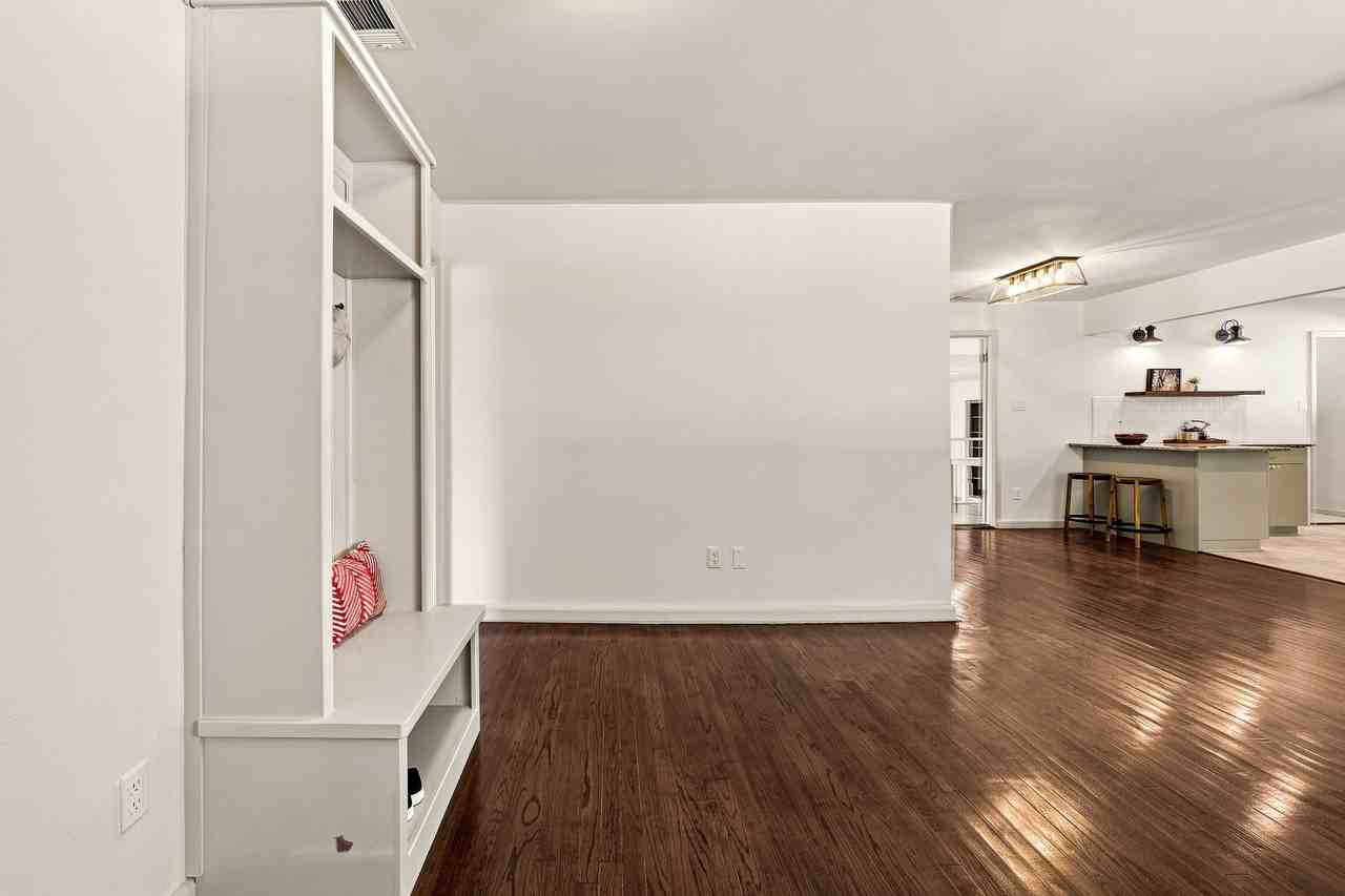 310 Hillcrest Ave #NA - Photo 4 of 34