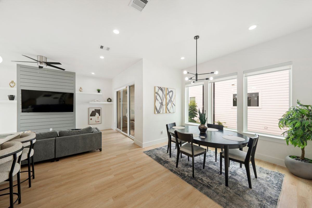 3010 Delano St - Photo 5 of 21
