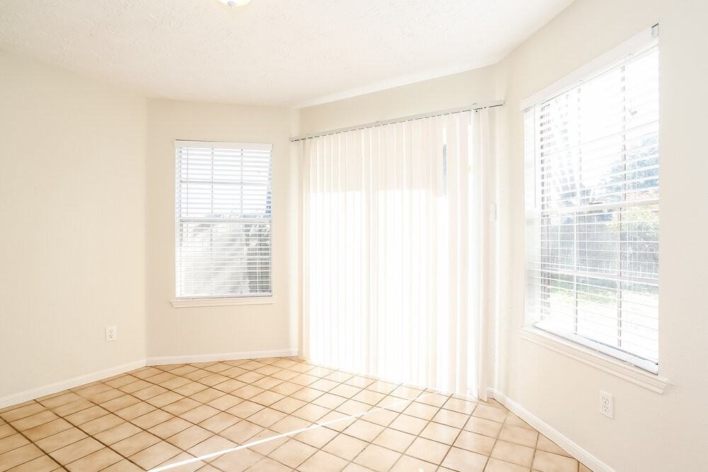 5502 Village Springs Dr - Photo 5 of 17