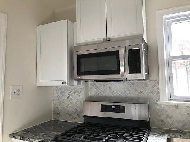 2406 21st Place Northeast - Photo 2 of 13