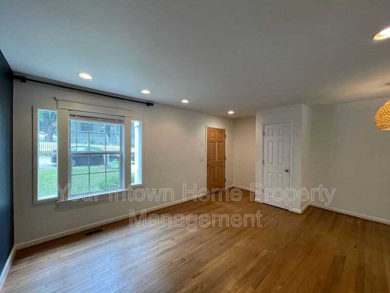 445 Gift Ave Se - Photo 4 of 26