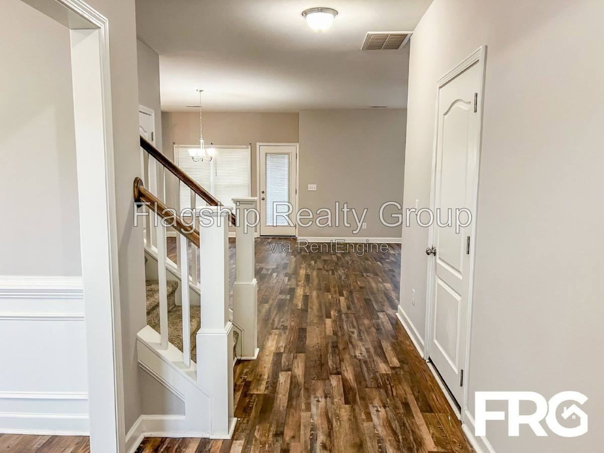 491 Fallingbrook Dr - Photo 3 of 10