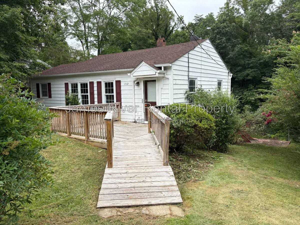 1312 Laurel Ln - Photo 2 of 10