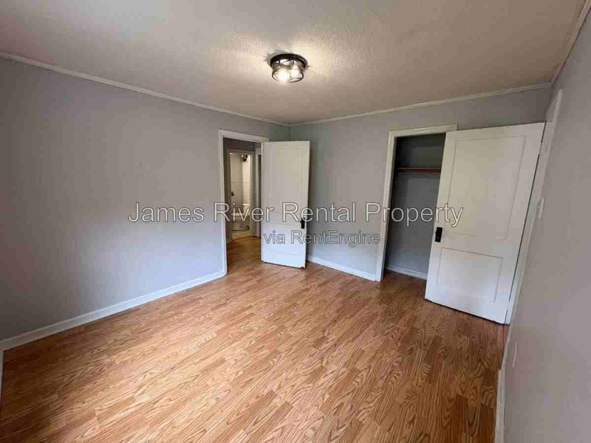 1312 Laurel Ln - Photo 3 of 10