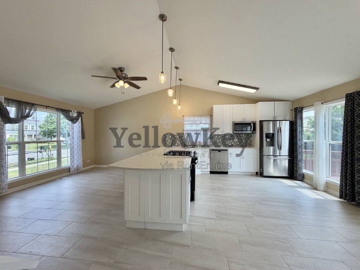613 Greystone Ln - Photo 3 of 10