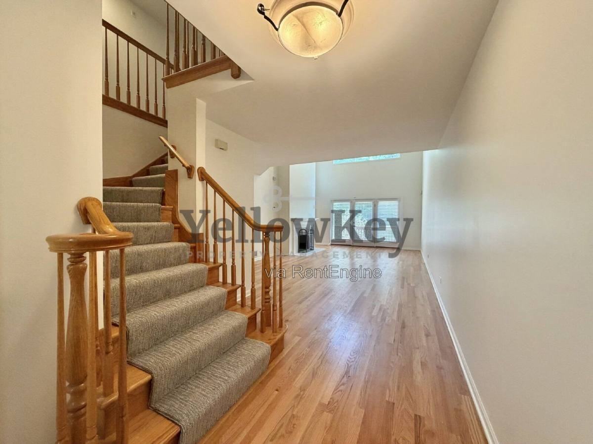11121 Indian Woods Dr - Photo 3 of 10
