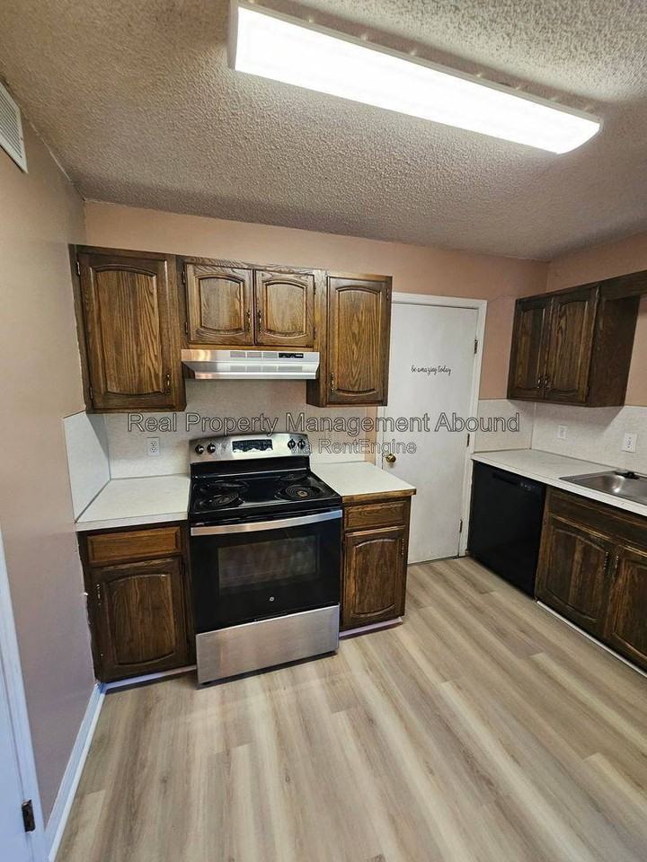 8011 N 117th East Ave - Photo 3 of 10