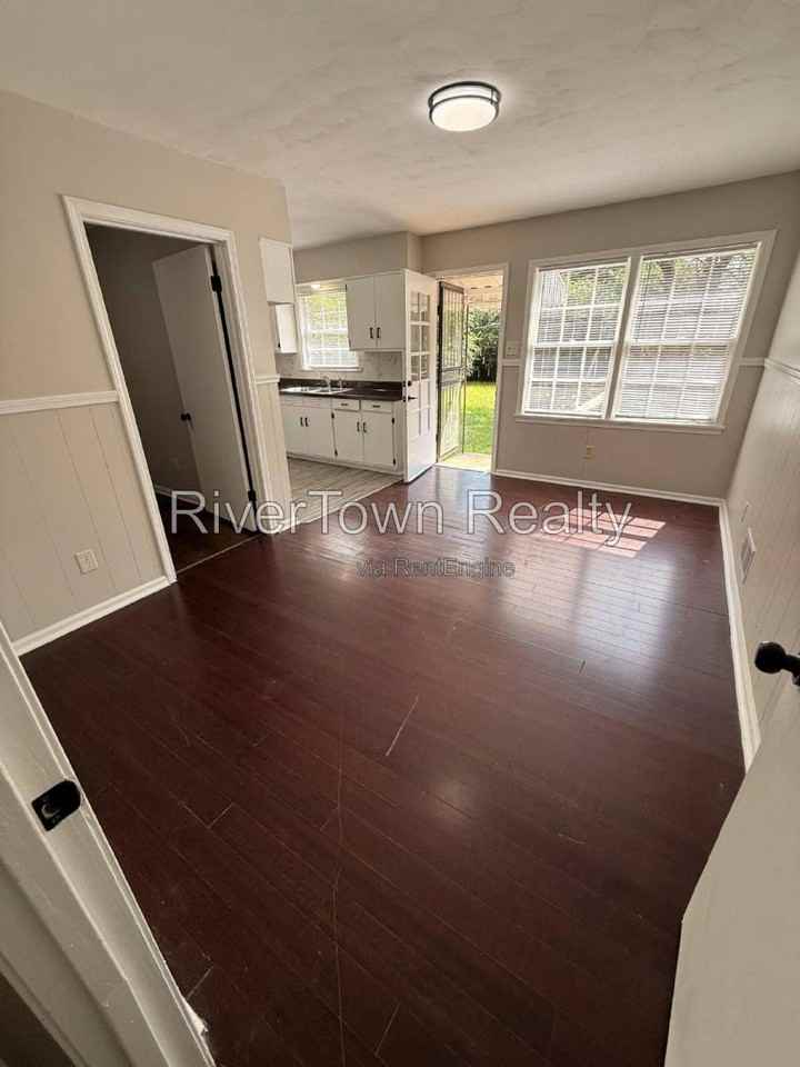 1162 Elkwood Cv W - Photo 3 of 10