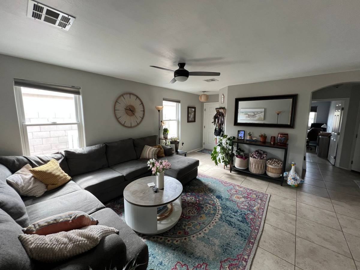 11206 W Chase Dr - Photo 2 of 10