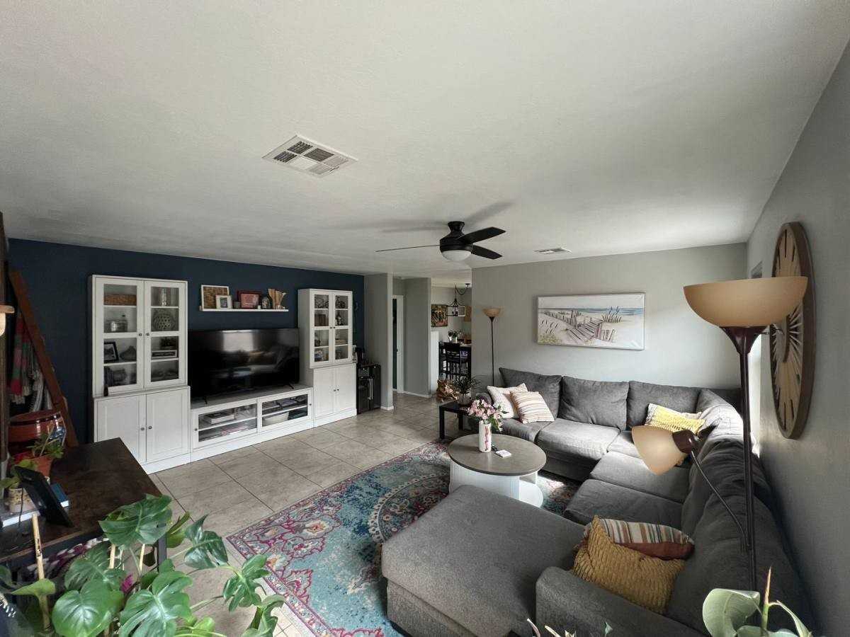 11206 W Chase Dr - Photo 3 of 10