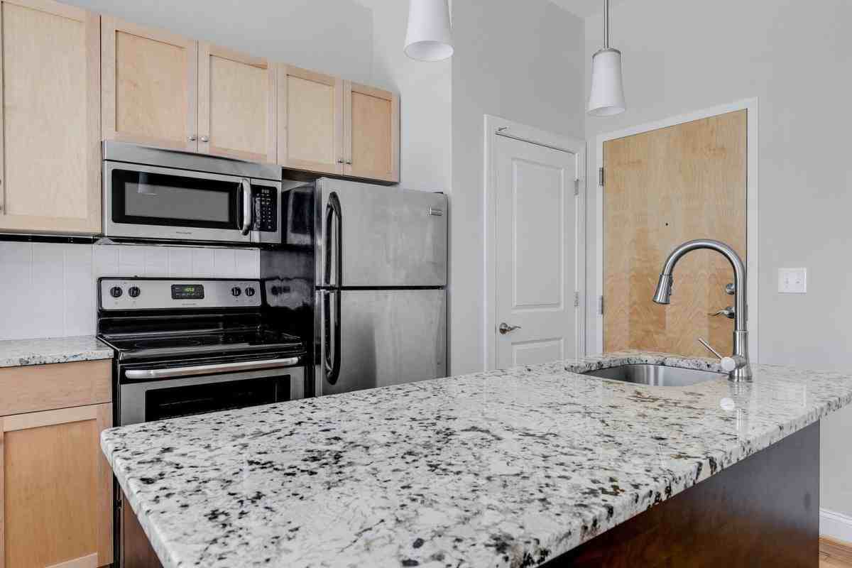 1710 E Franklin St #9 - Photo 3 of 10