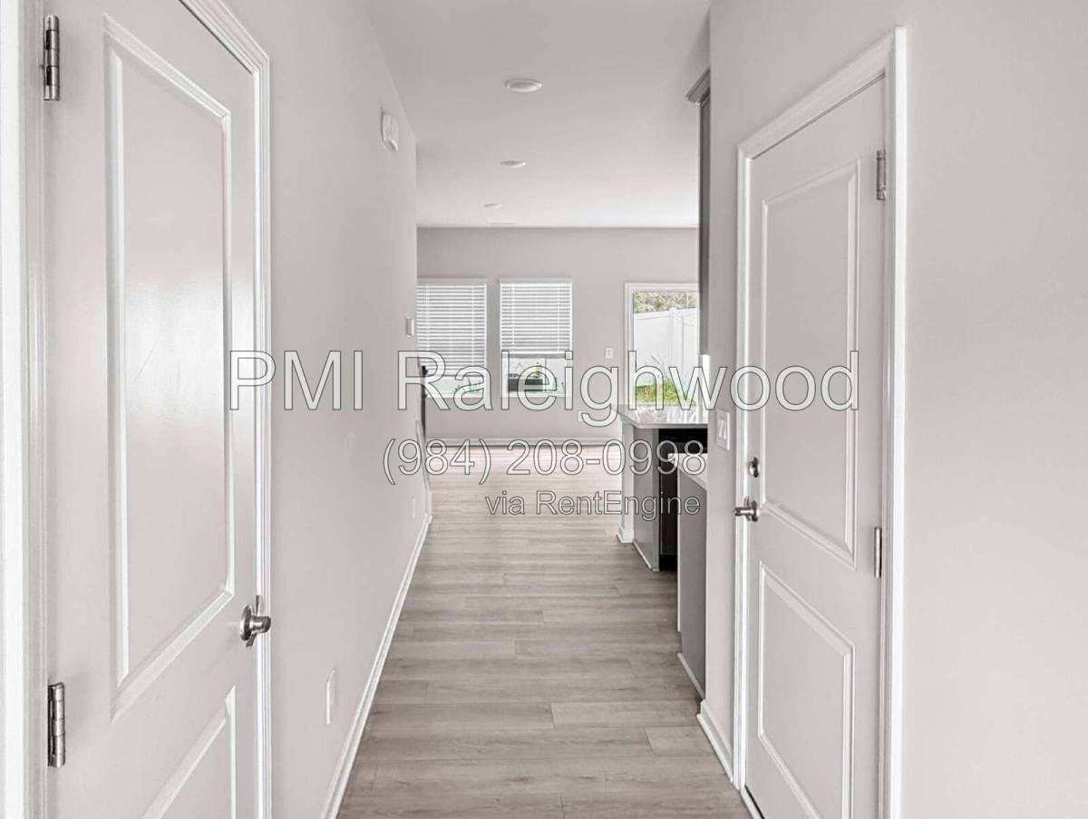 671 Rolling Fields Dr - Photo 3 of 10