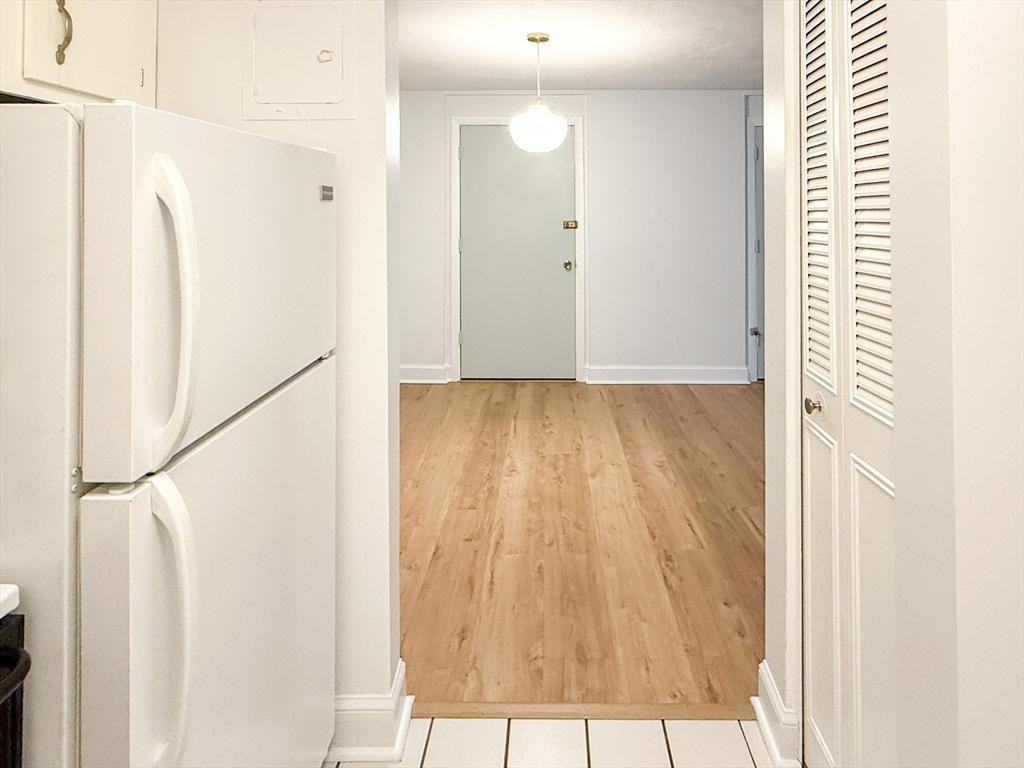 599 Old West Central St #D11 - Photo 4 of 30