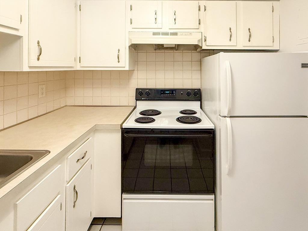 599 Old West Central St #D11 - Photo 5 of 30