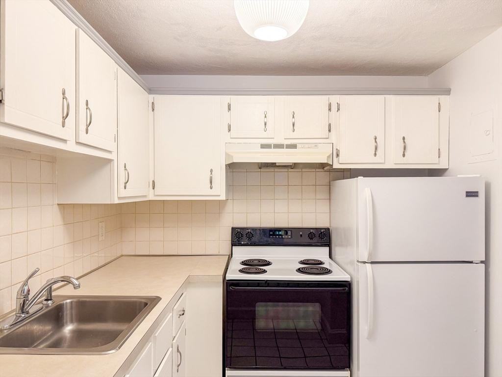 599 Old West Central St #D11 - Photo 7 of 30
