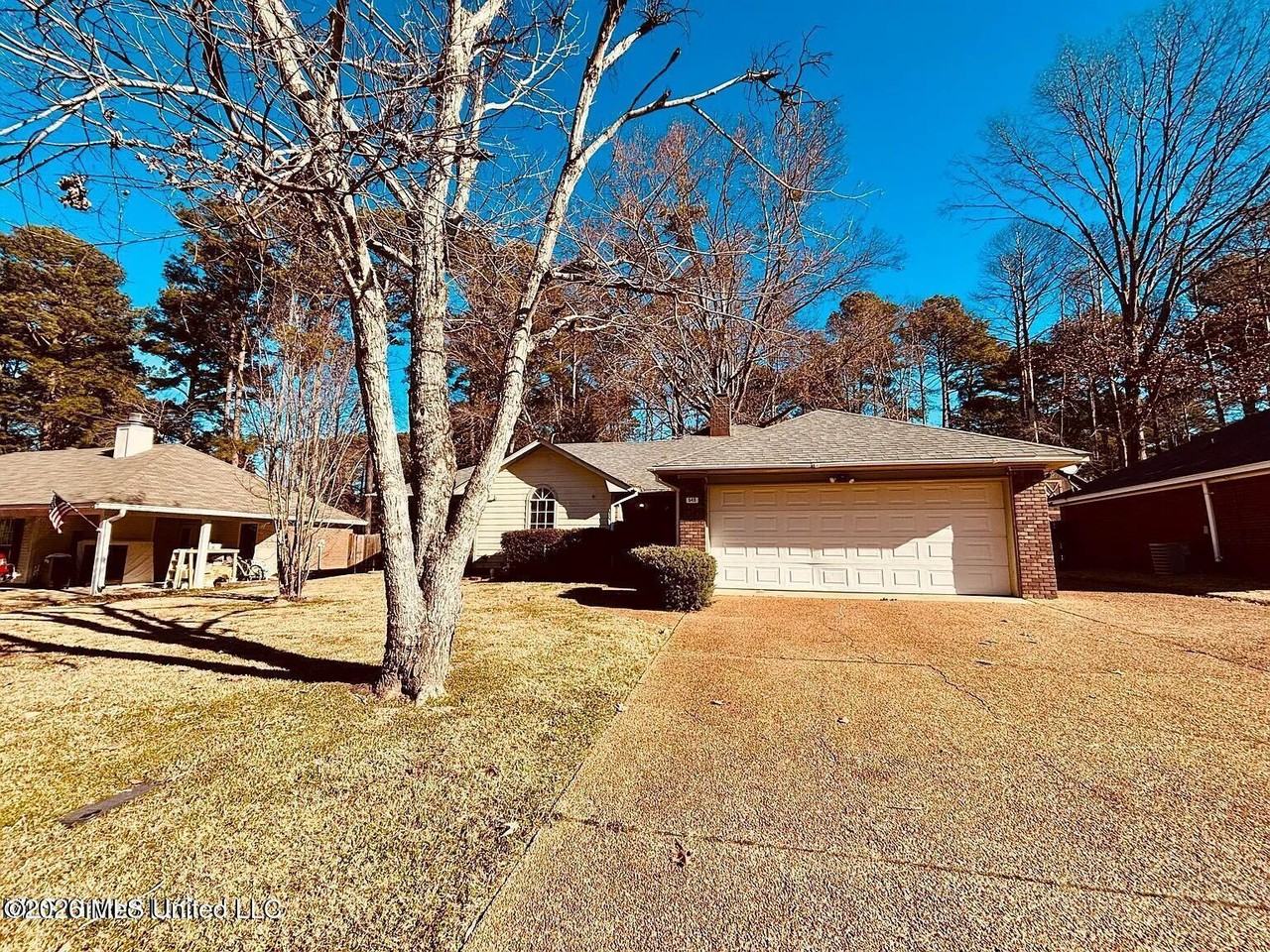 543 Traceview Rd - Photo 3 of 12