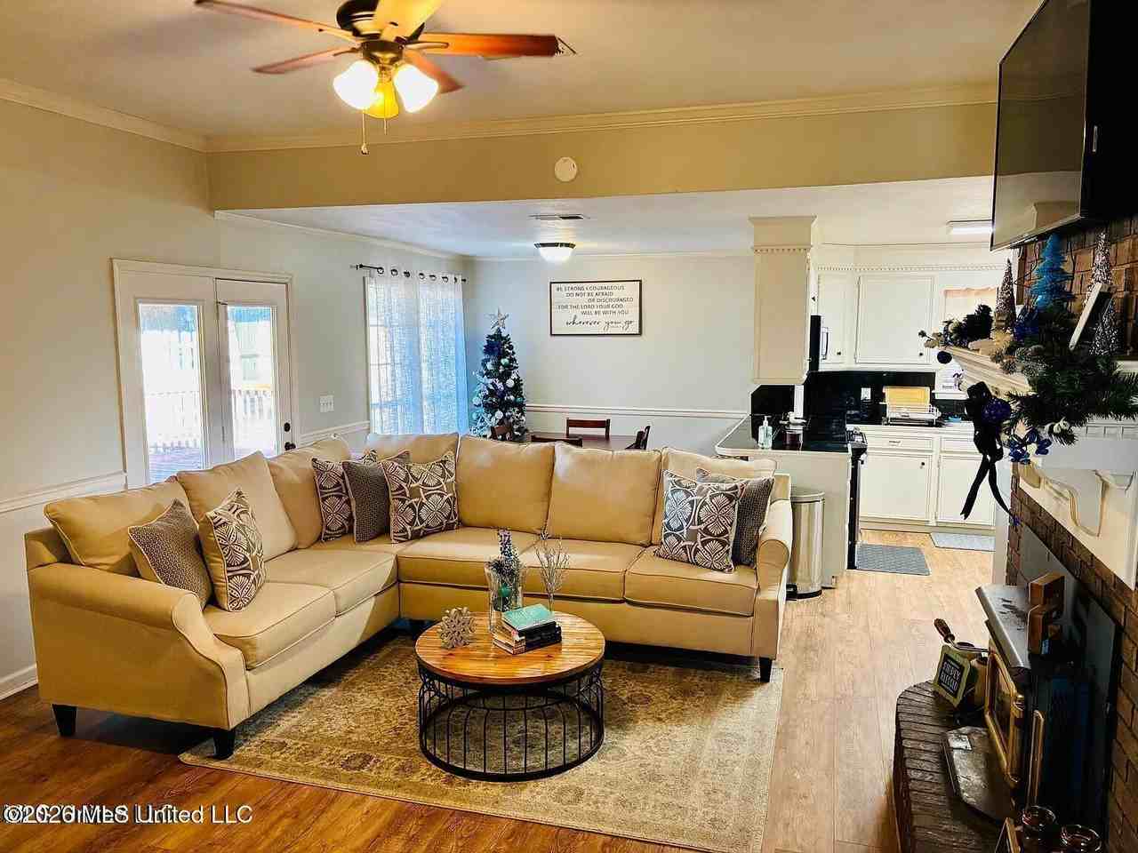 543 Traceview Rd - Photo 5 of 12