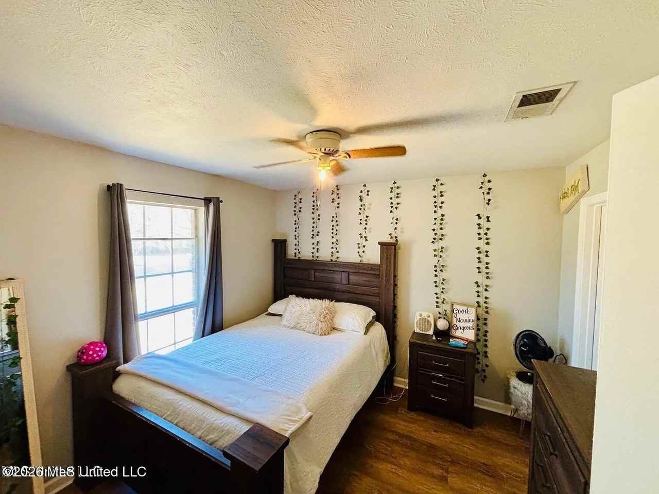 543 Traceview Rd - Photo 6 of 12