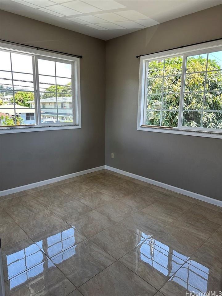 3232 Ahinahina Pl - Photo 4 of 15