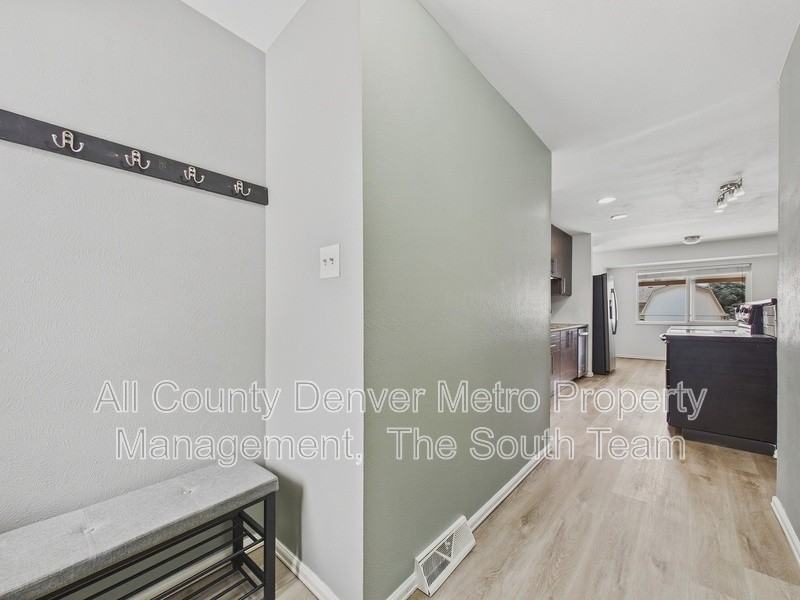 2516 S Pagosa St - Photo 3 of 28