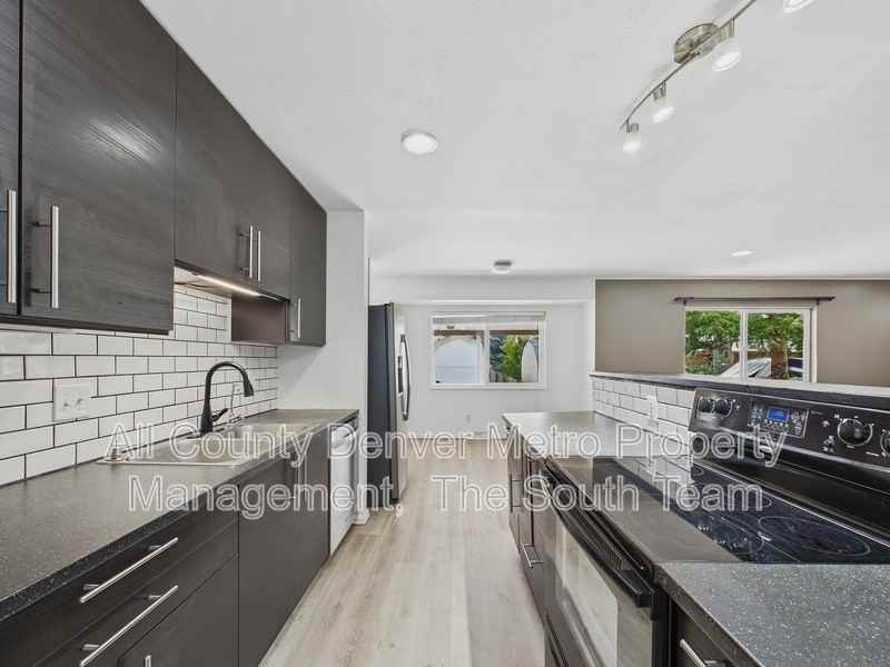 2516 S Pagosa St - Photo 4 of 28