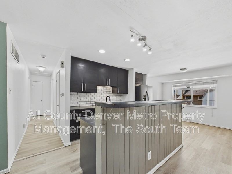 2516 S Pagosa St - Photo 5 of 28