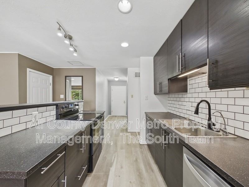 2516 S Pagosa St - Photo 6 of 28