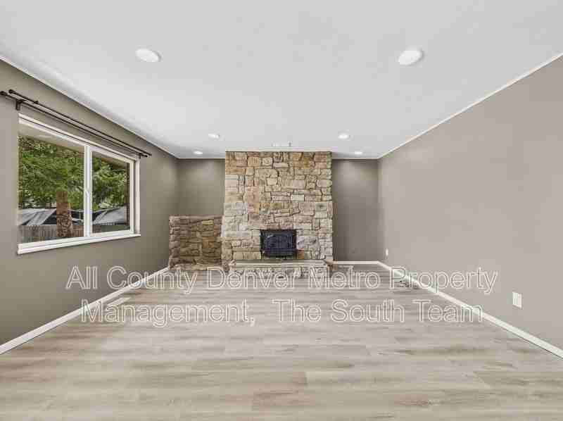 2516 S Pagosa St - Photo 7 of 28