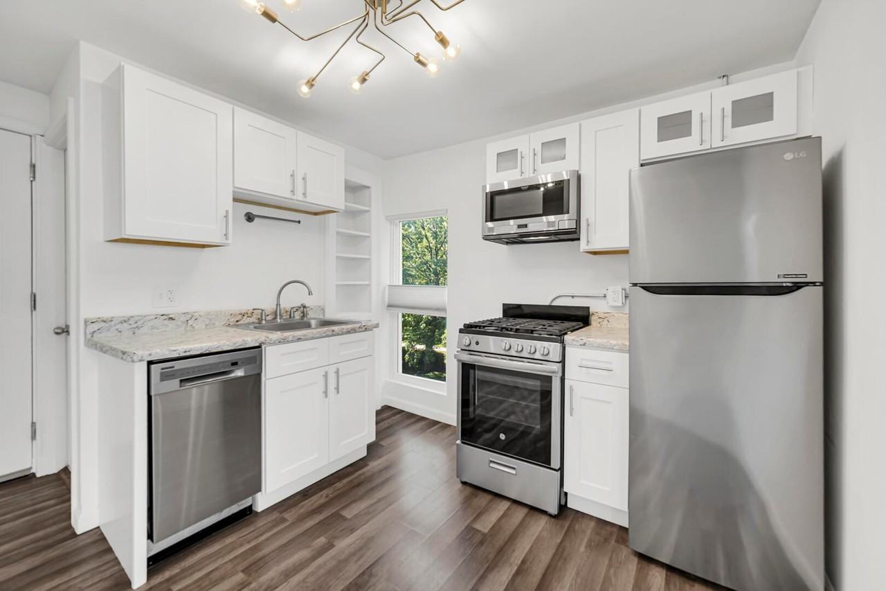 204 Brown St #2 - Photo 4 of 16