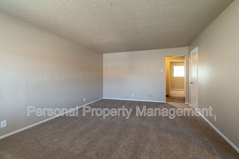 1002 Ne 86th St - Photo 4 of 14