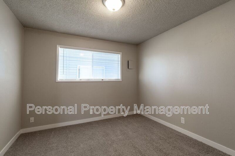 1002 Ne 86th St - Photo 7 of 14
