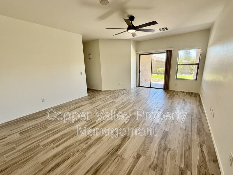 3793 W Wayne Ln - Photo 4 of 14