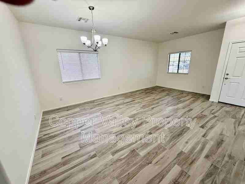 3793 W Wayne Ln - Photo 6 of 14