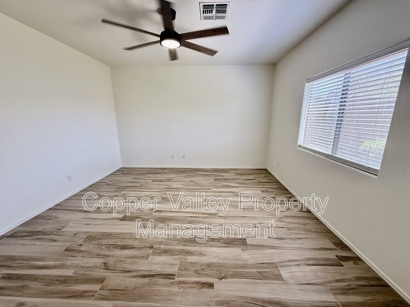 3793 W Wayne Ln - Photo 7 of 14
